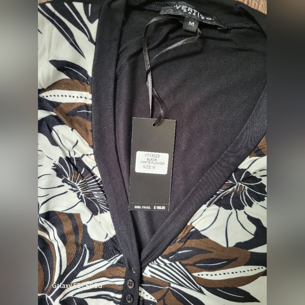 Vertigo Paris Top - Black White Flower - Picture 3 of 6